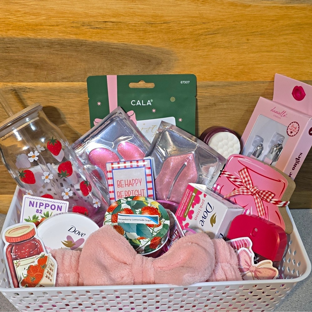 Strawberry Self Care Gift Set Dove Pink/Rosa Soap Scrub Mask Magnet Plaque